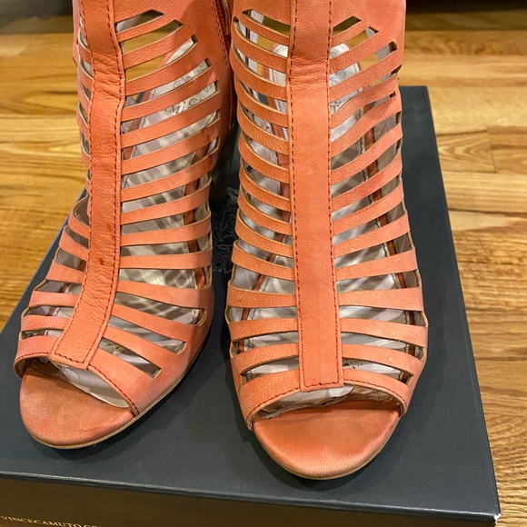 Women cut out boots - Picture 2 of 6